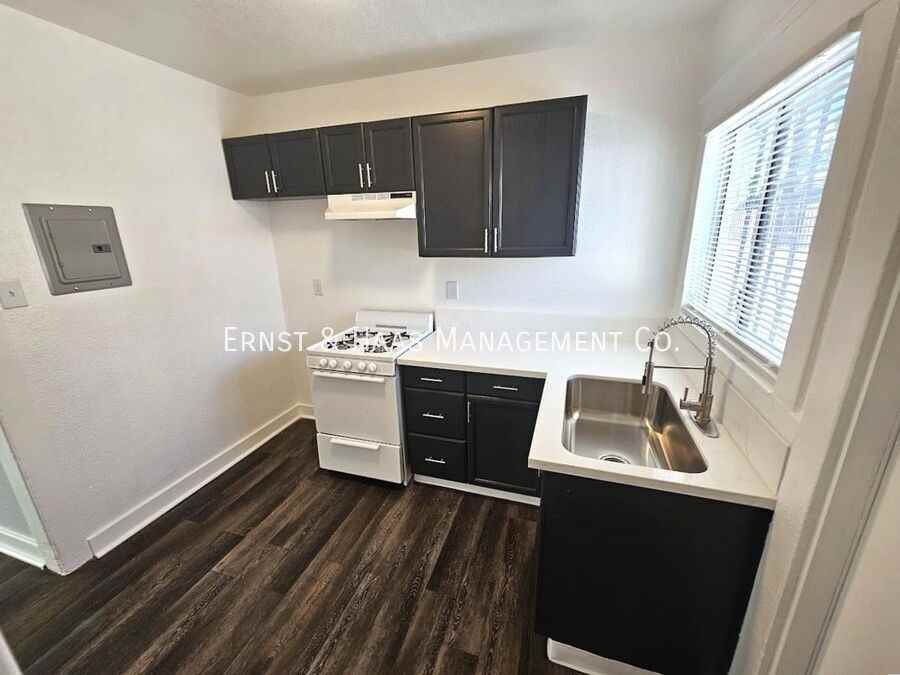 1306 East Hellman Street #05 - Photo 6 of 10