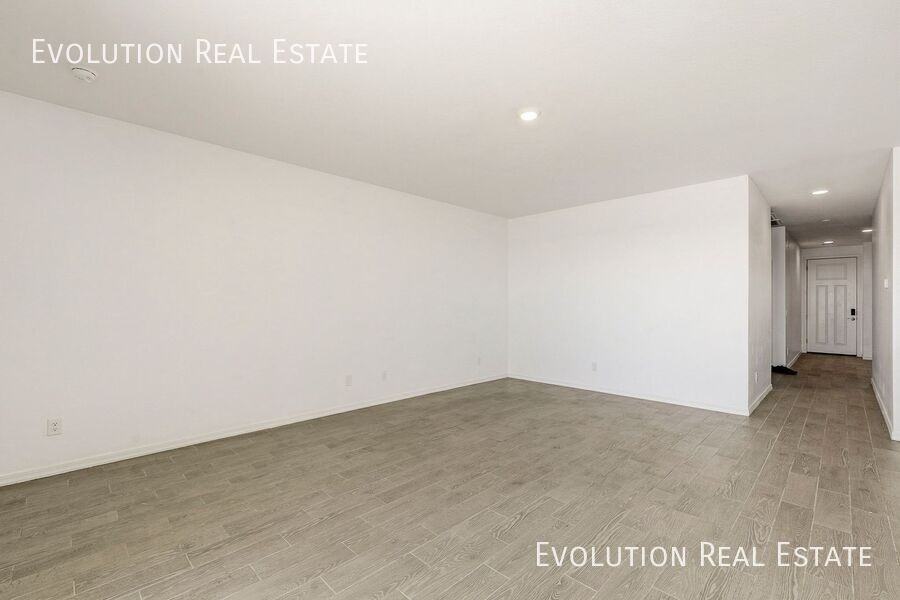 11461 East Ulysses Avenue - Photo 2 of 36