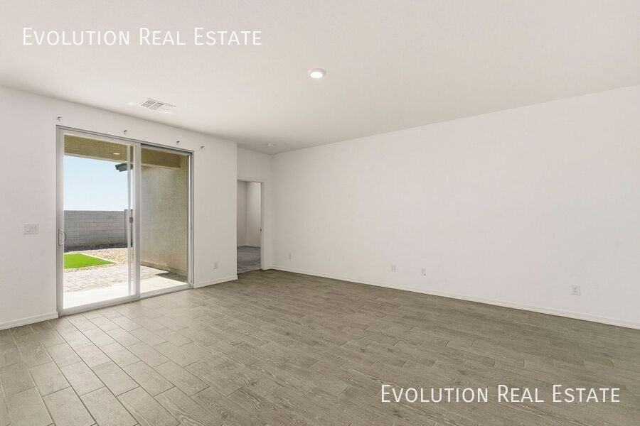 11461 East Ulysses Avenue - Photo 3 of 36