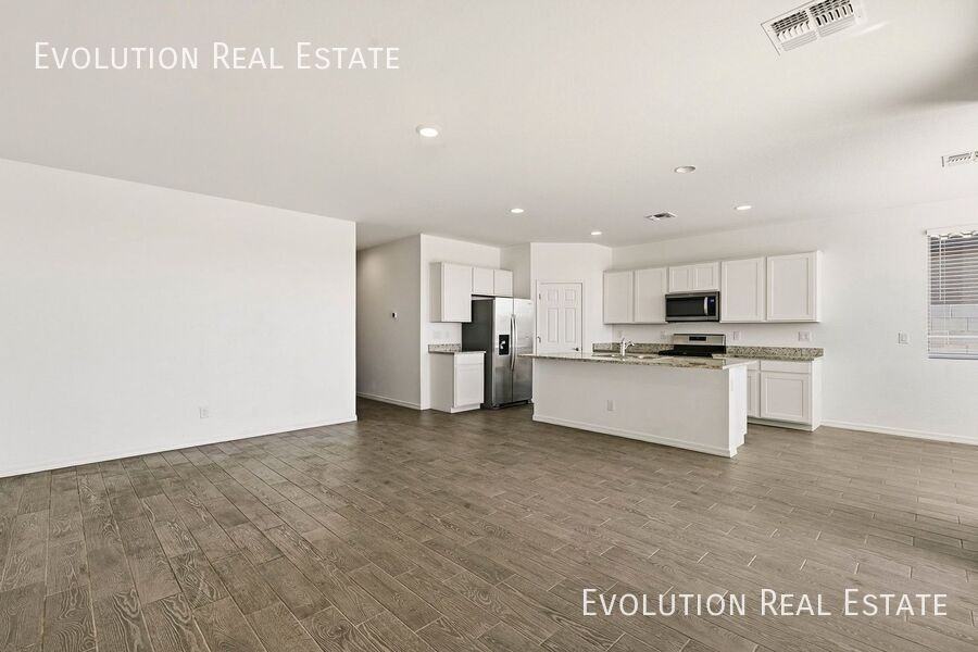 11461 East Ulysses Avenue - Photo 4 of 36