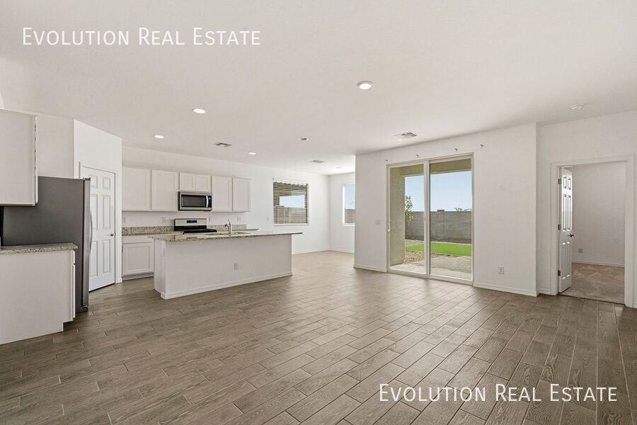 11461 East Ulysses Avenue - Photo 5 of 36