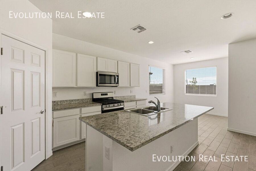 11461 East Ulysses Avenue - Photo 7 of 36