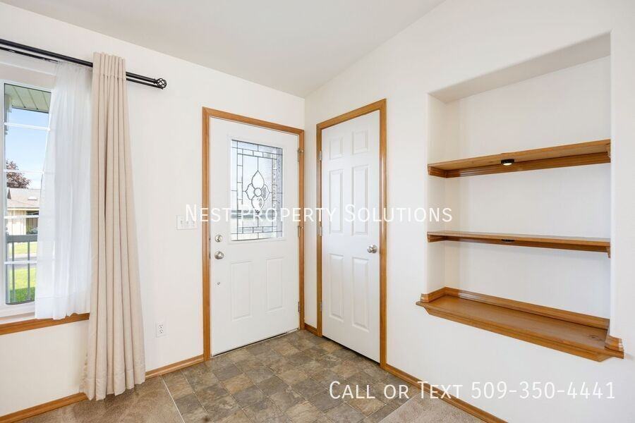 807 Westshore Drive Northeast #E18 - Photo 4 of 23