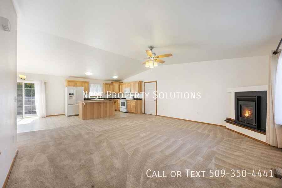 807 Westshore Drive Northeast #E18 - Photo 5 of 23