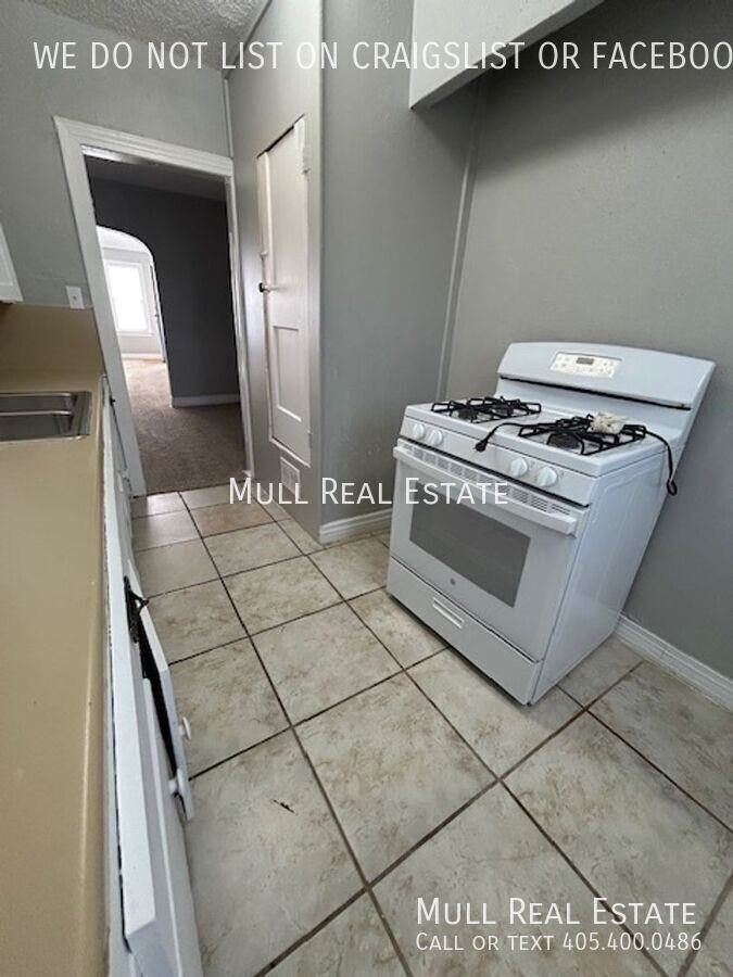 825 Northeast 24th Street - Photo 5 of 10