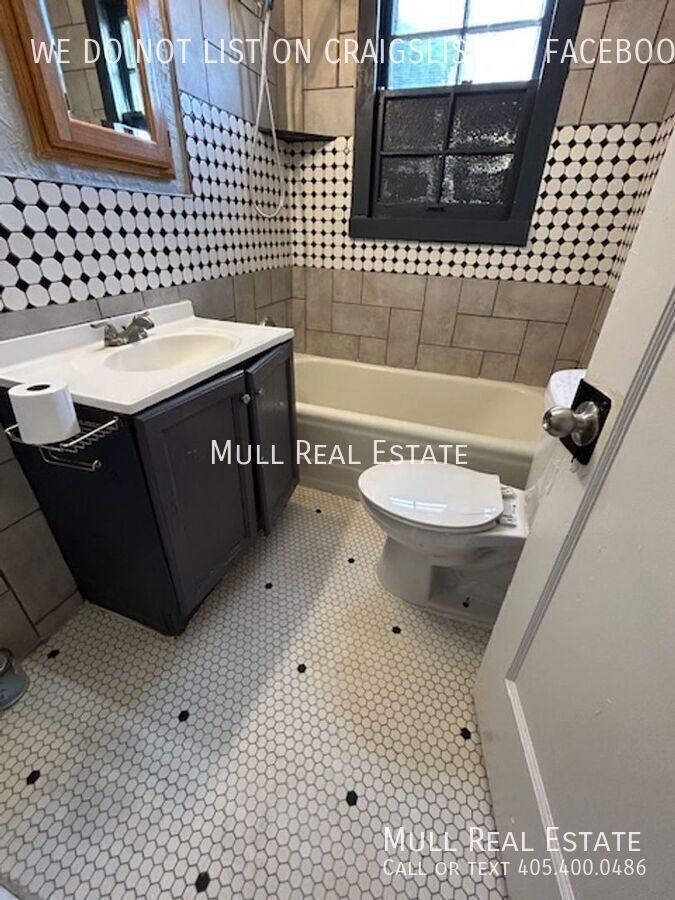 825 Northeast 24th Street - Photo 7 of 10