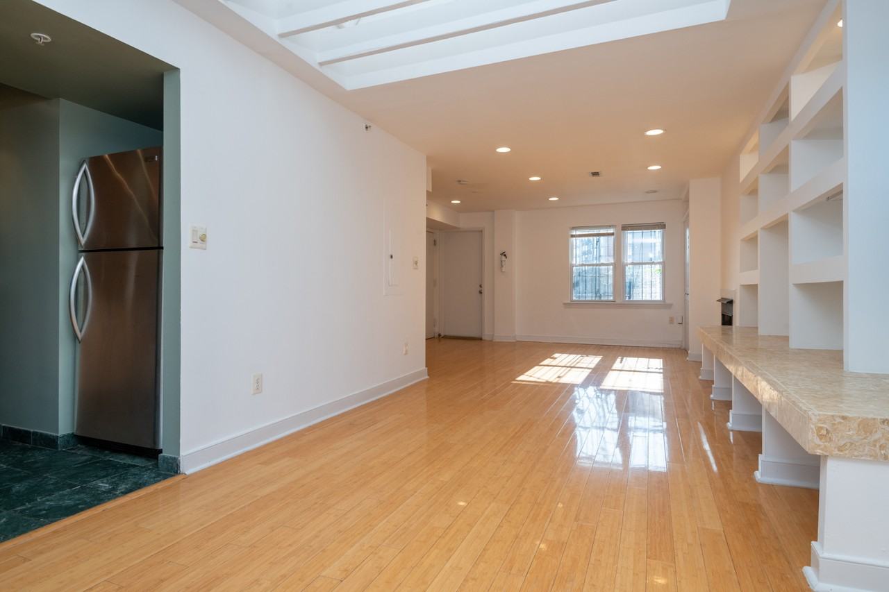 1123 5th St Nw #4 - Photo 4 of 18