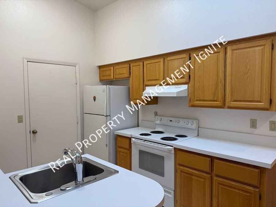 1115 Northeast Hidden Valley Drive - Photo 4 of 14