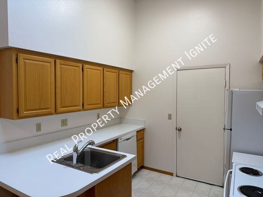 1115 Northeast Hidden Valley Drive - Photo 5 of 14