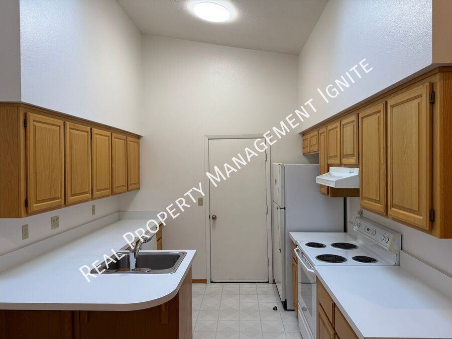 1115 Northeast Hidden Valley Drive - Photo 6 of 14