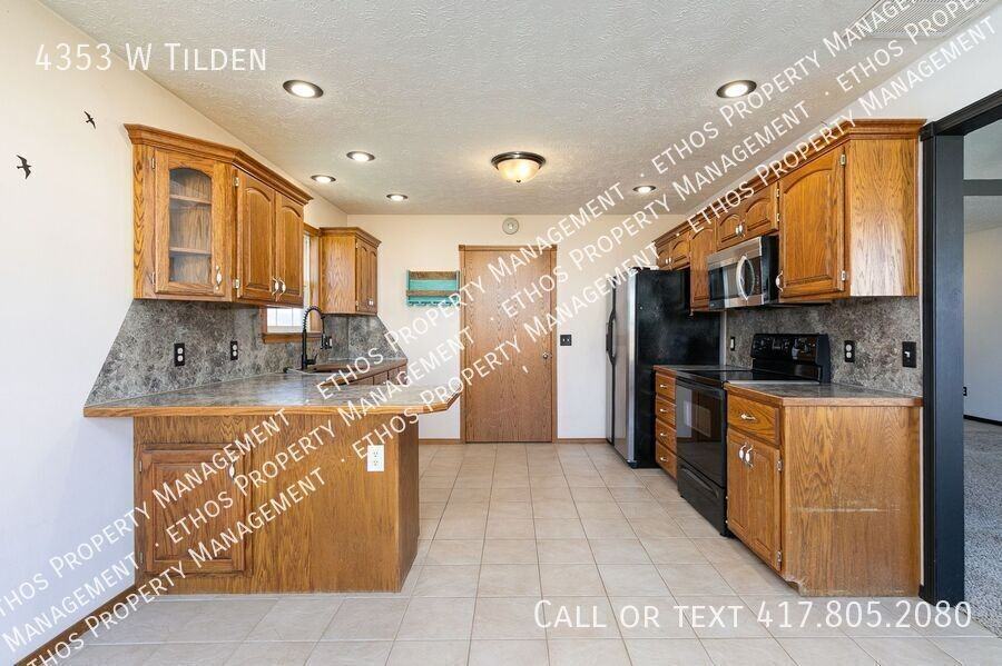 4353 West Tilden Street - Photo 6 of 16