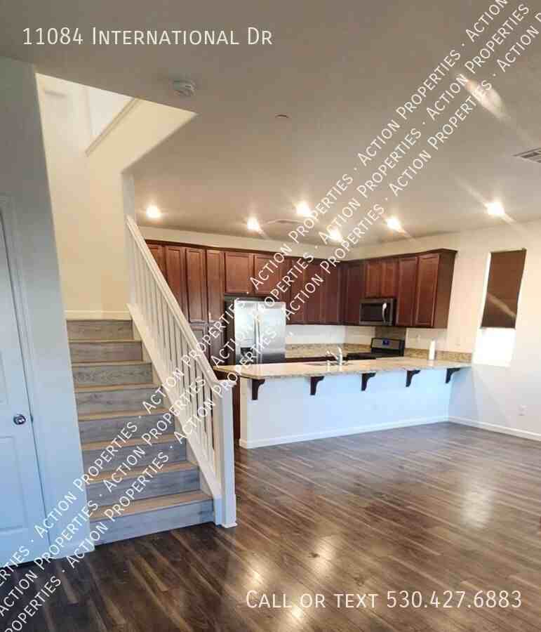 11084 International Dr - Photo 5 of 19