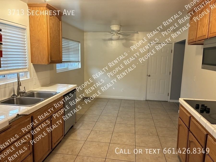 3713 Sechrest Avenue - Photo 5 of 15