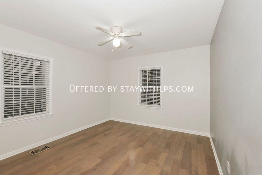 820 Loeb Street - Photo 2 of 15