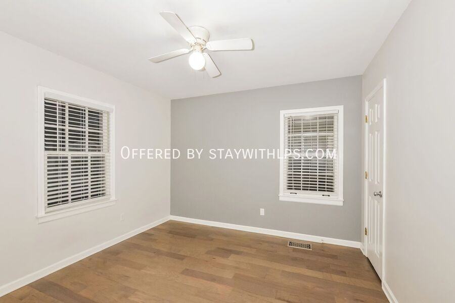 820 Loeb Street - Photo 3 of 15