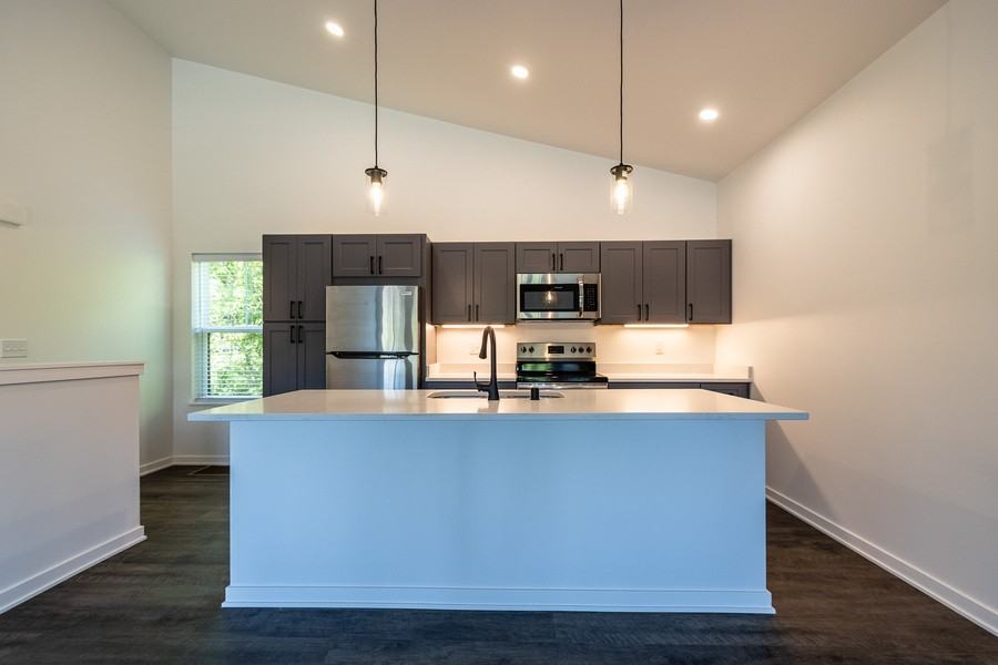 1920 Edwards Street #B - Photo 4 of 30