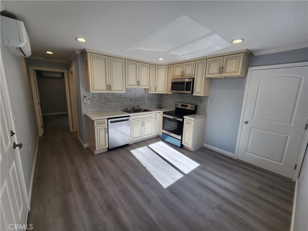 21217 De La Guerra Street