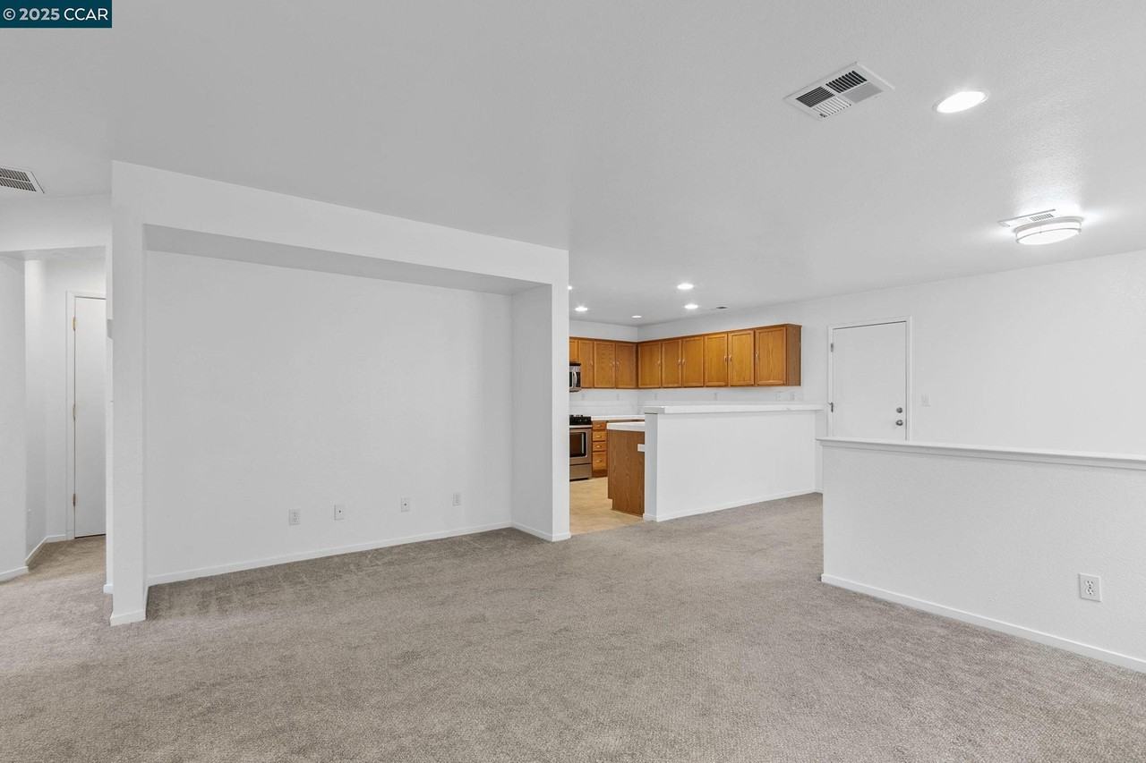 3200 Puffin Cir #3200 - Photo 4 of 30