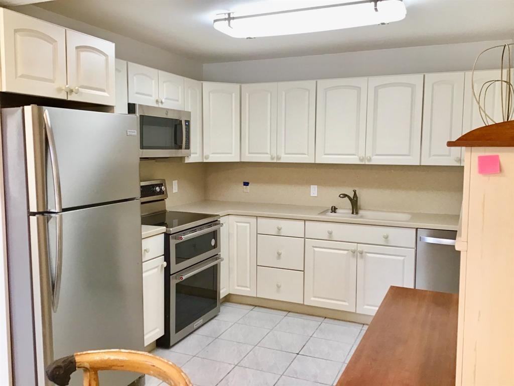 1004 Newcastle A #1004-1004 - Photo 2 of 39