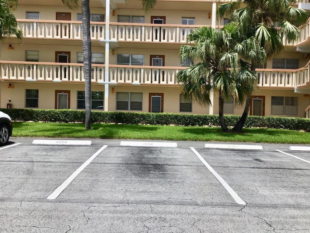 1004 Newcastle A #1004-1004 - Photo 3 of 39