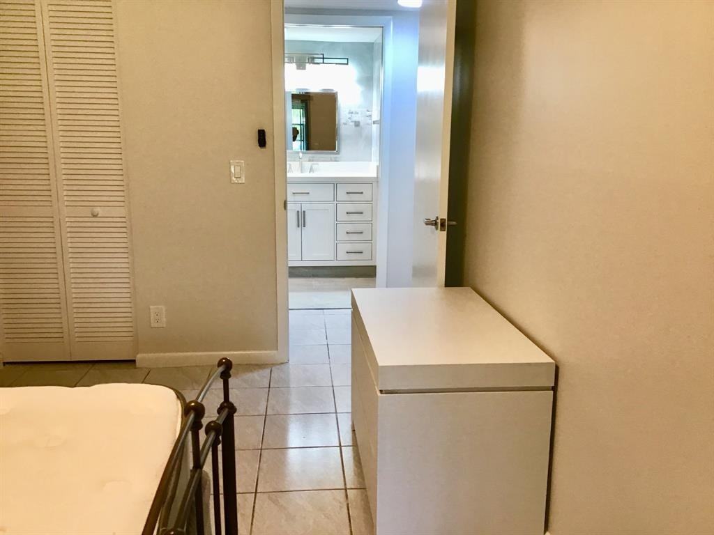 1004 Newcastle A #1004-1004 - Photo 4 of 39