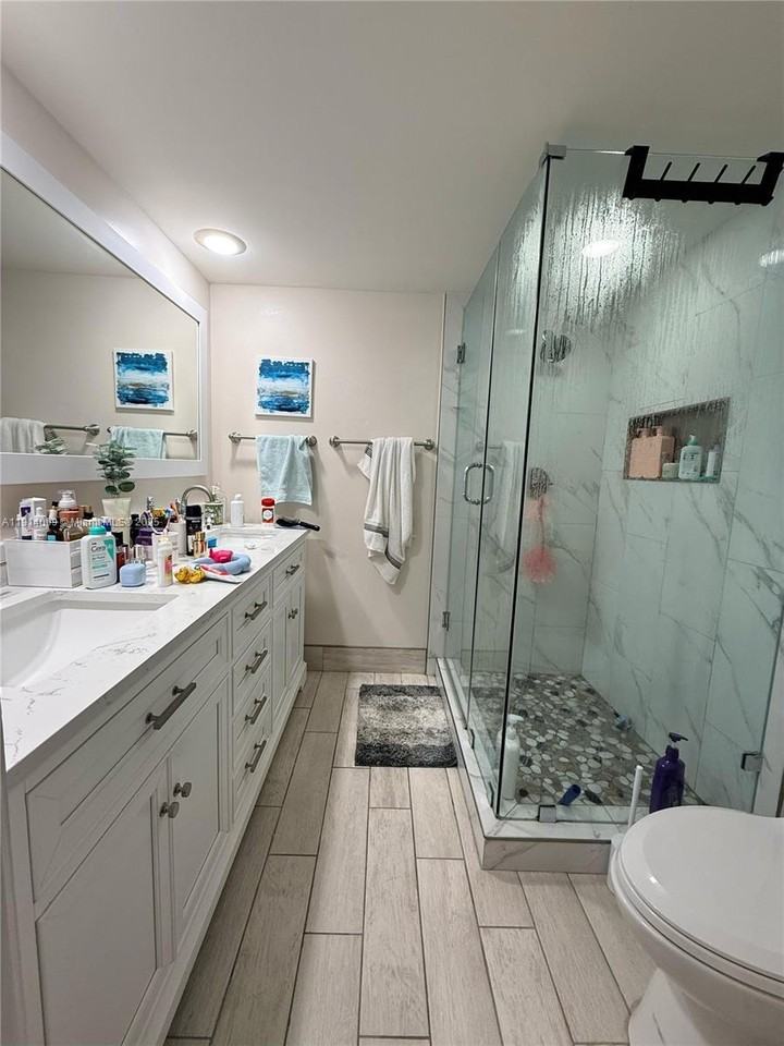 9940 Northwest 6th Court #9940 - Photo 4 of 10