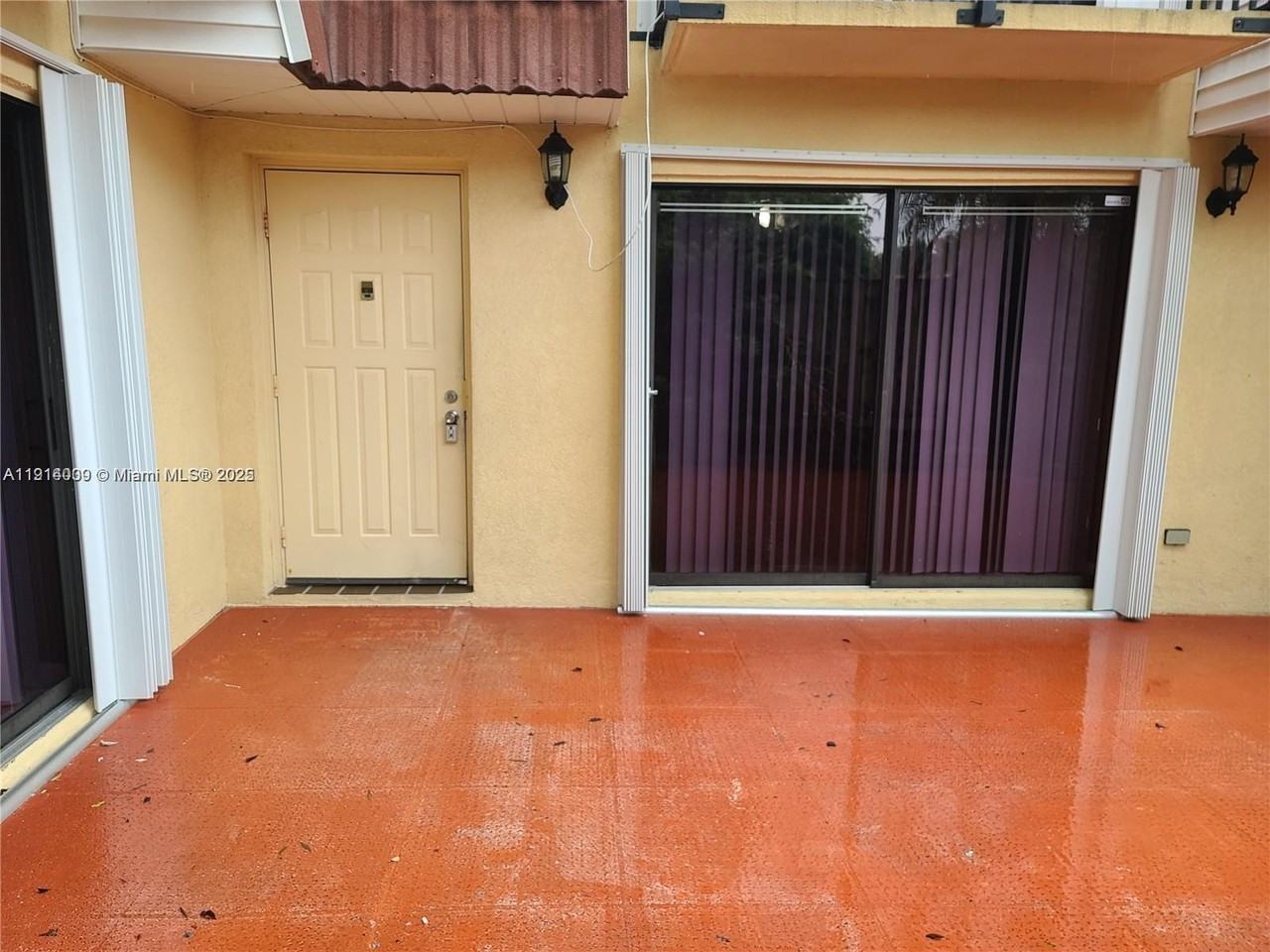 9940 Northwest 6th Court #9940 - Photo 5 of 10