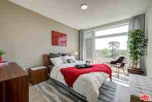 featured image of 515 West Broadway