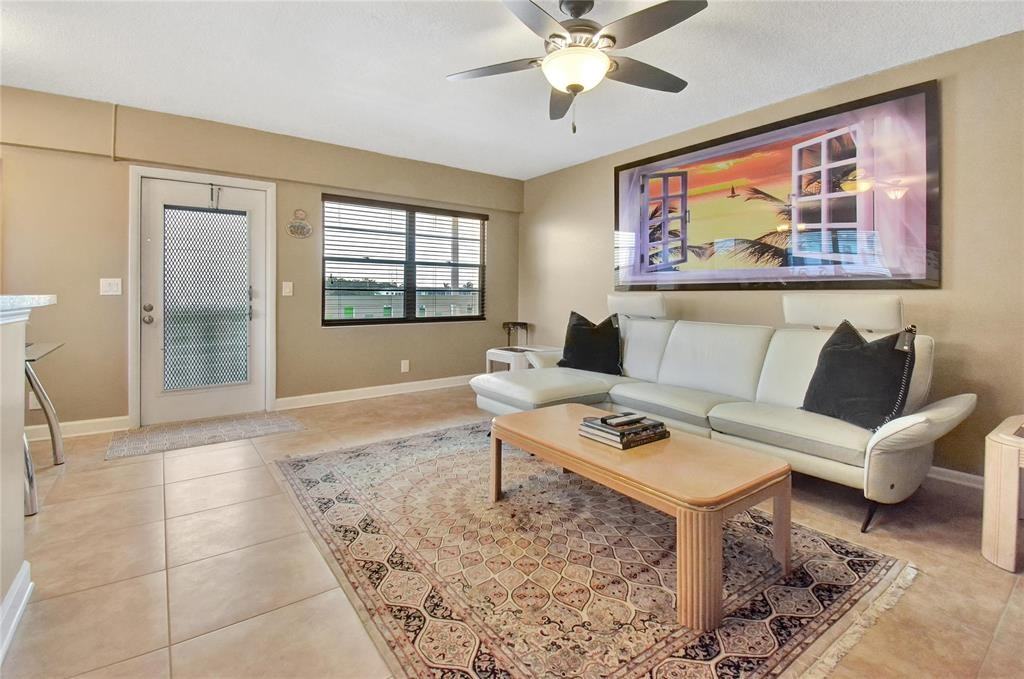 33 Fanshaw H #33-33 - Photo 2 of 16