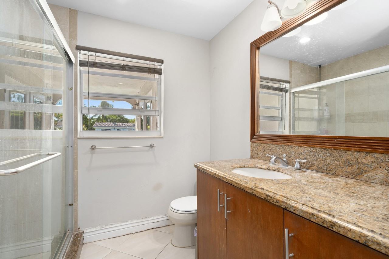 250 Northwest 11th Street #250 - Photo 3 of 30