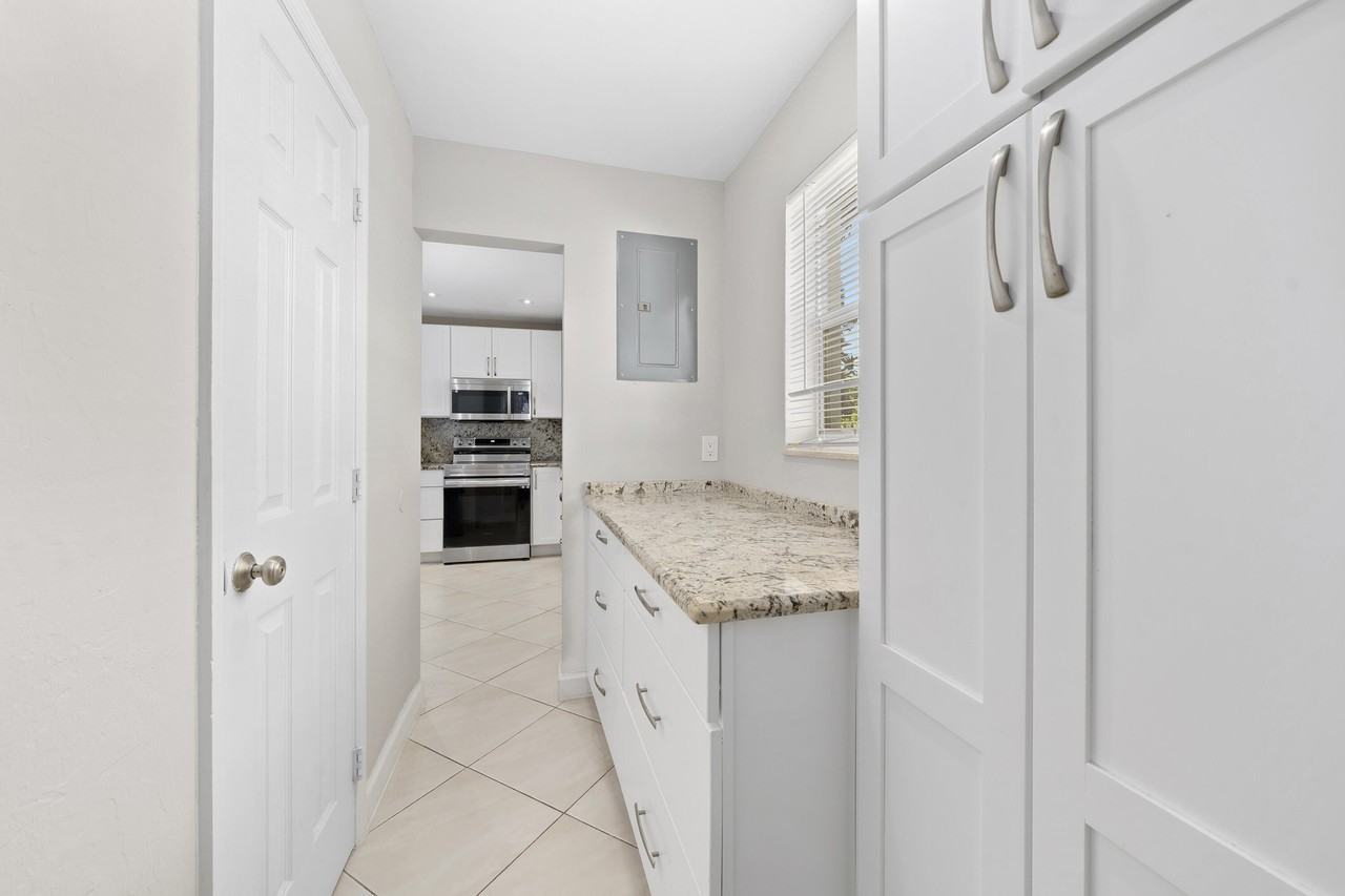 250 Northwest 11th Street #250 - Photo 4 of 30