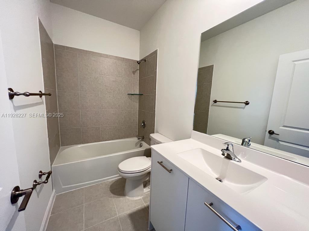 12612 Northwest 23rd Avenue #12612 - Photo 3 of 27