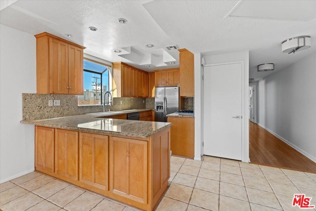 11827 Goshen Avenue #11827-201 - Photo 4 of 26