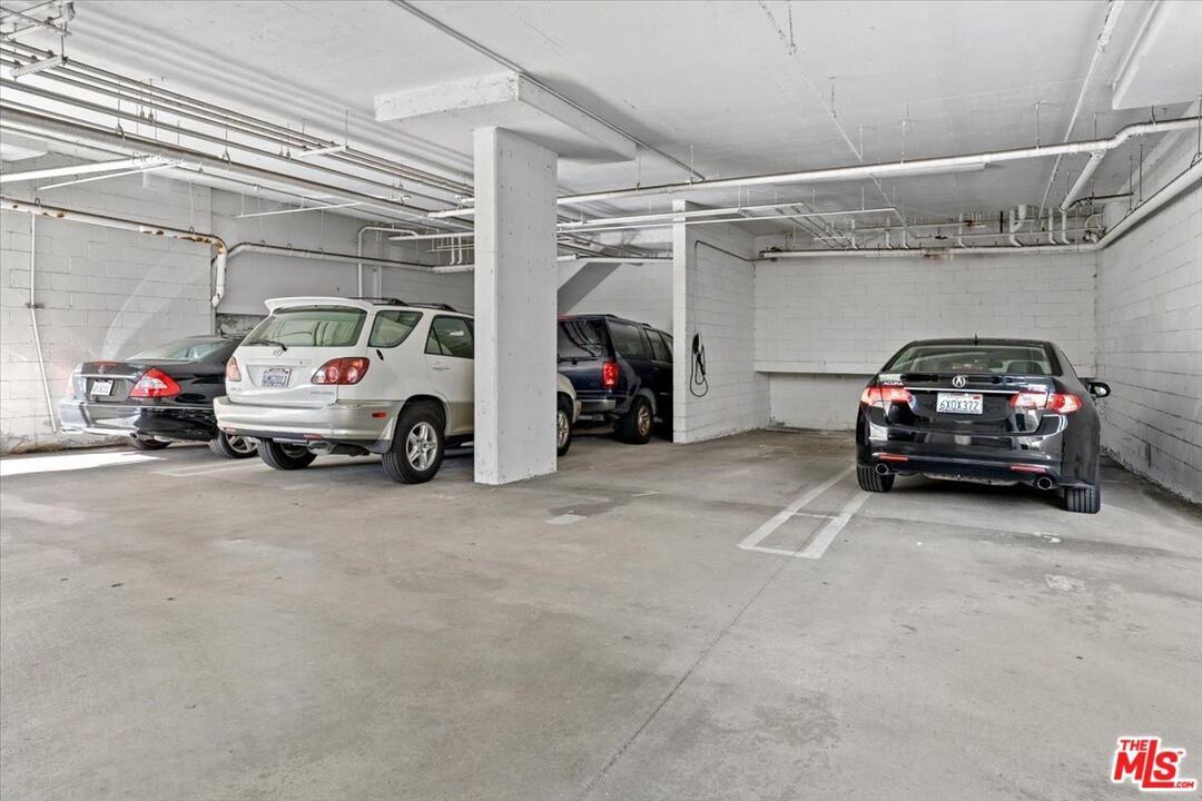 11827 Goshen Avenue #11827-201 - Photo 7 of 26