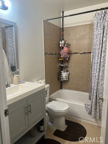 1877 Woodgate Drive #1877 - Photo 4 of 6