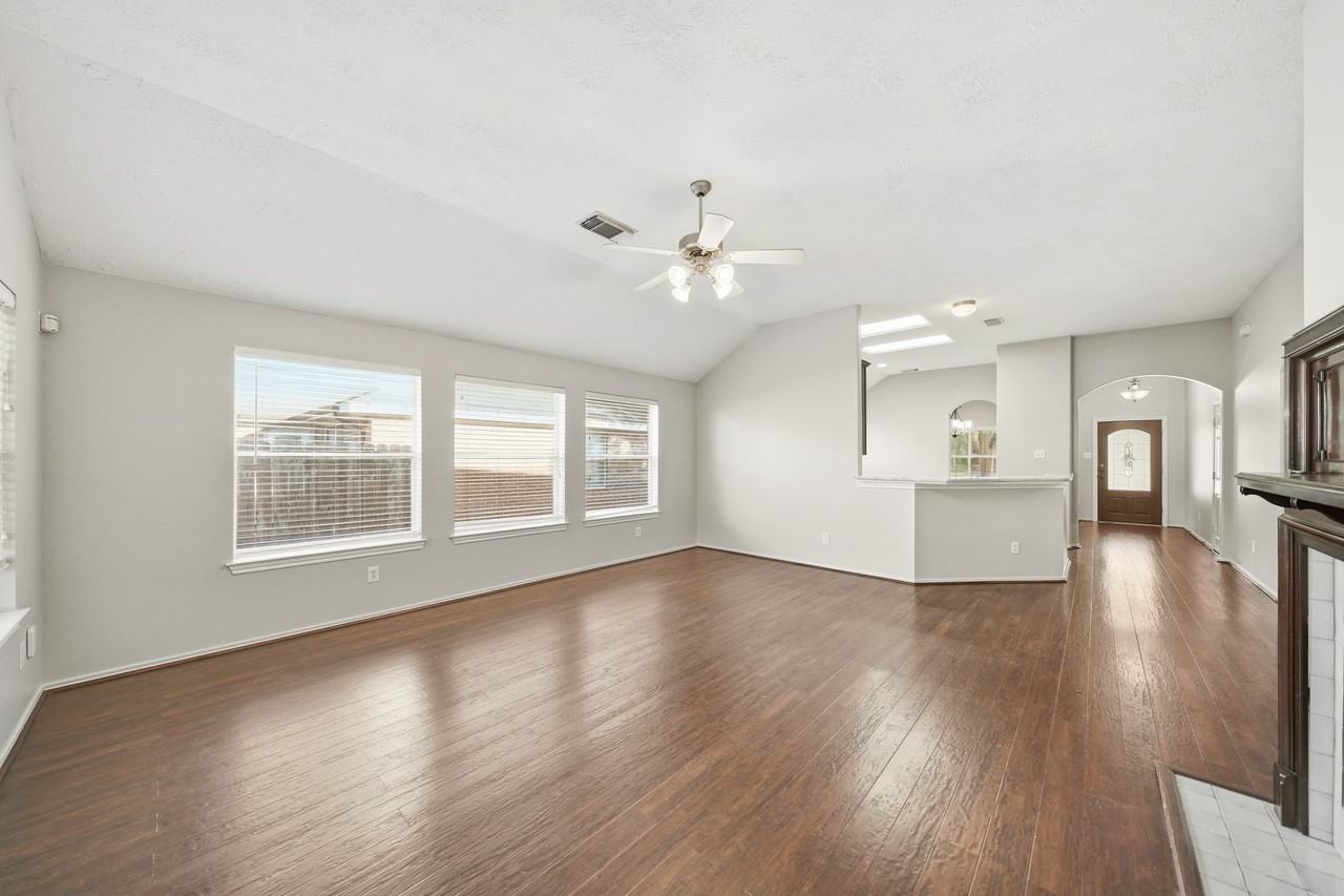 11811 Misty Peak Lane #11811 - Photo 5 of 25