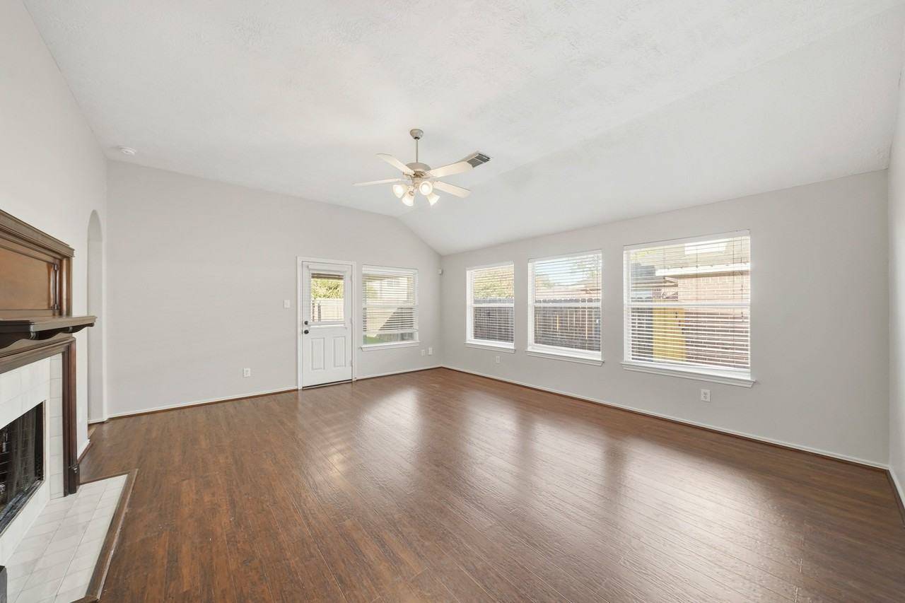 11811 Misty Peak Lane #11811 - Photo 6 of 25