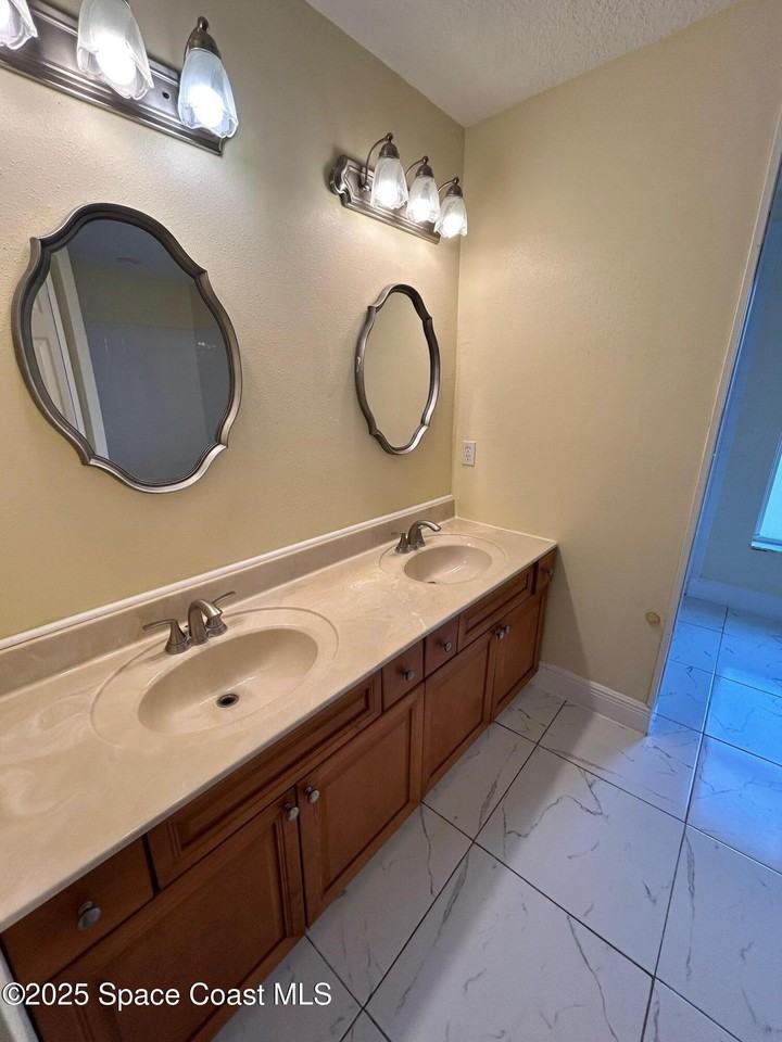 3266 Weyburn Avenue Southeast #3266 - Photo 3 of 23