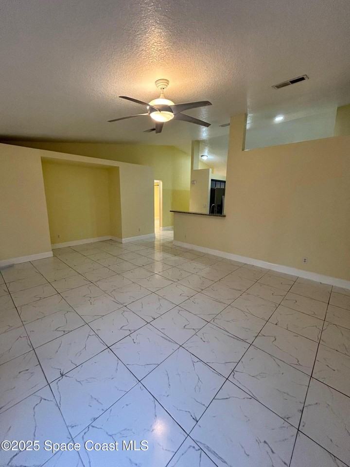 3266 Weyburn Avenue Southeast #3266 - Photo 4 of 23