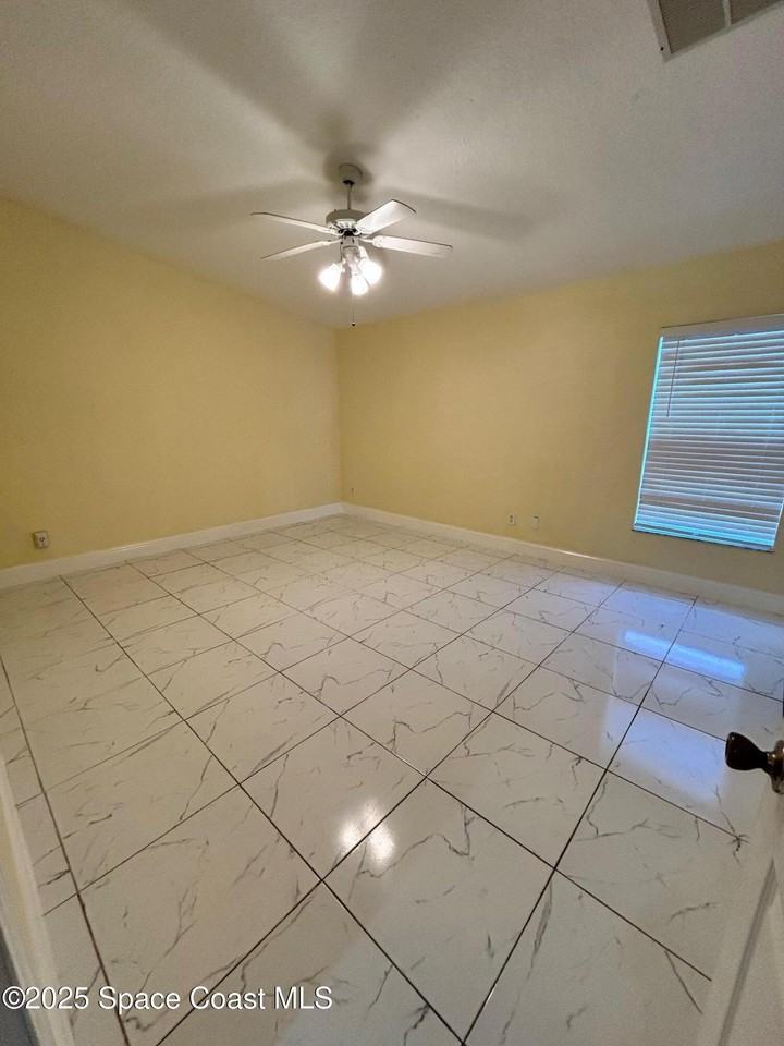 3266 Weyburn Avenue Southeast #3266 - Photo 5 of 23