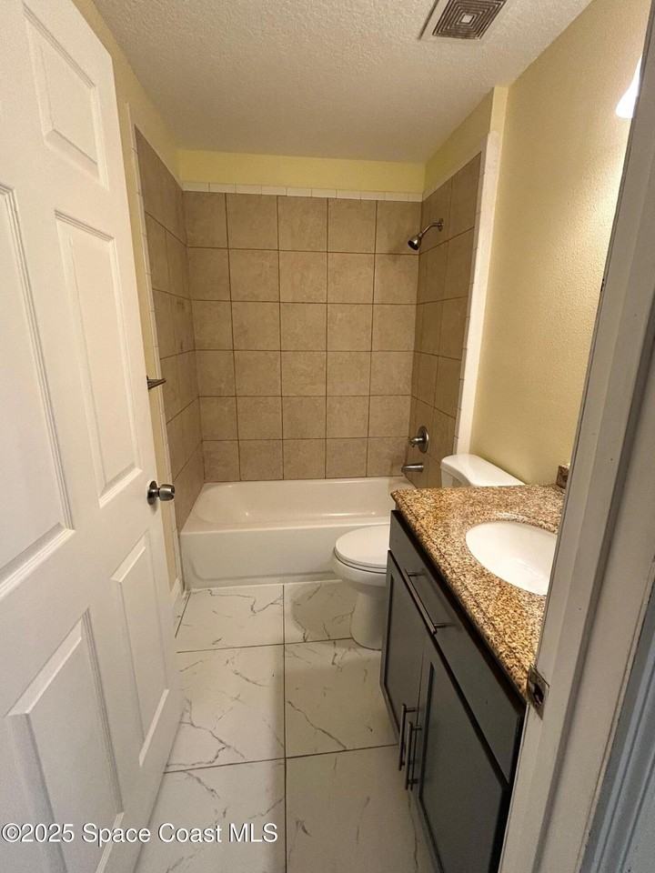 3266 Weyburn Avenue Southeast #3266 - Photo 7 of 23