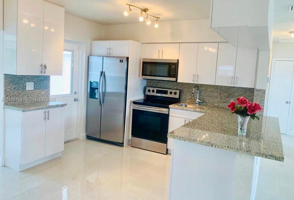 1810 Southwest 22nd Avenue #1810 - Photo 2 of 31