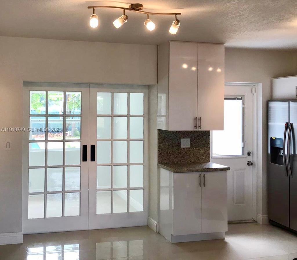 1810 Southwest 22nd Avenue #1810 - Photo 3 of 31