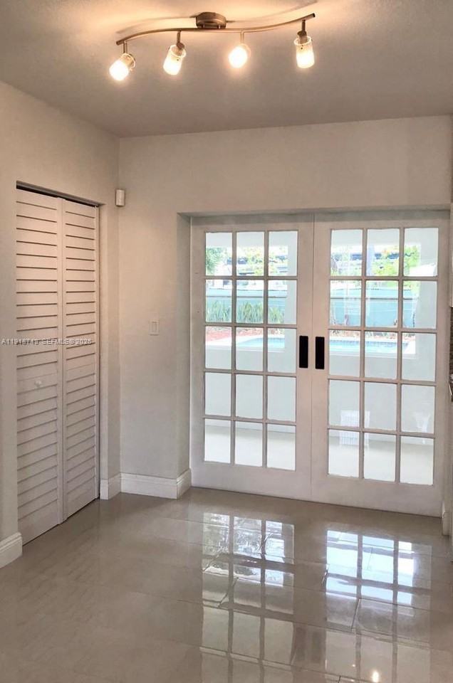 1810 Southwest 22nd Avenue #1810 - Photo 4 of 31