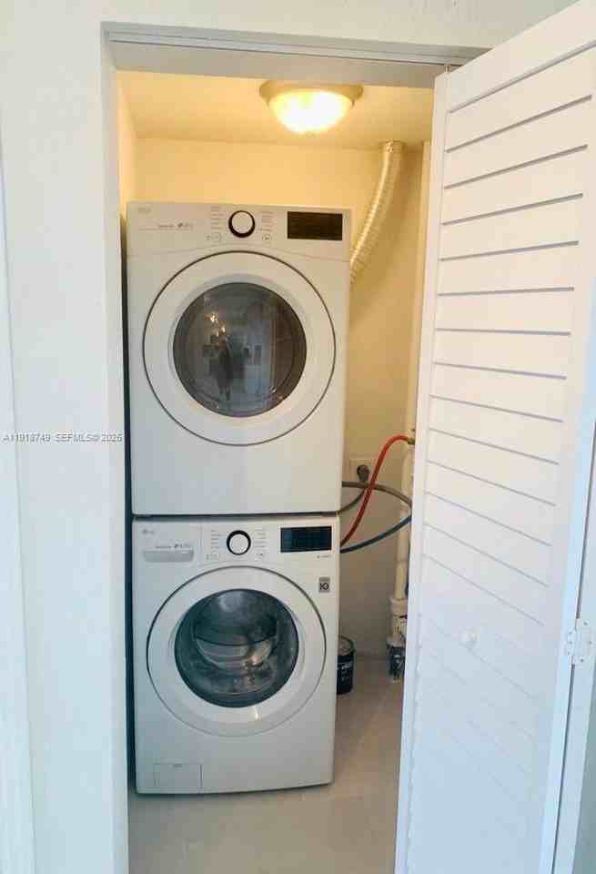 1810 Southwest 22nd Avenue #1810 - Photo 6 of 31