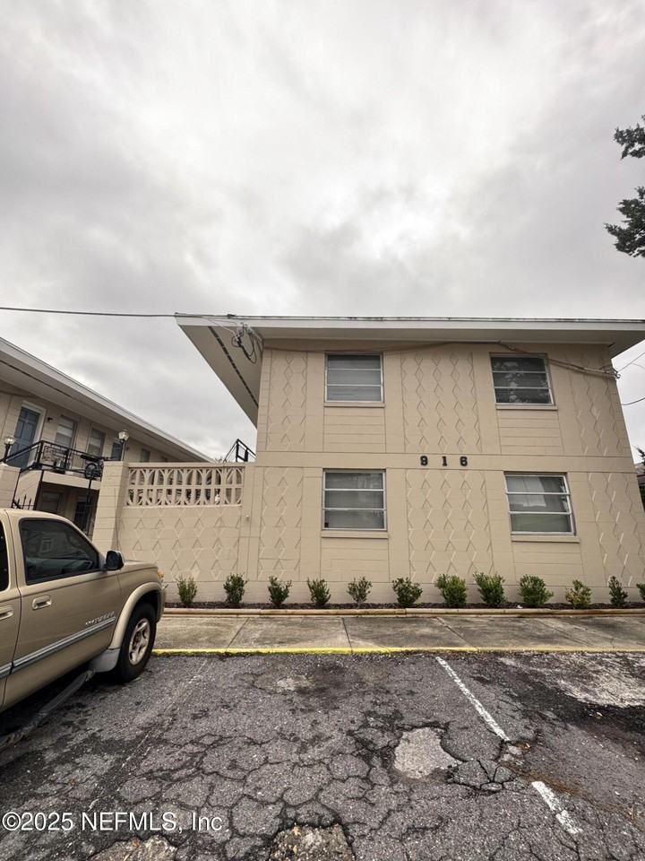 916 Childrens Way #916-4 - Photo 4 of 9