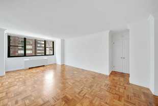 325 W 57th St #6E - Photo 1 of 1