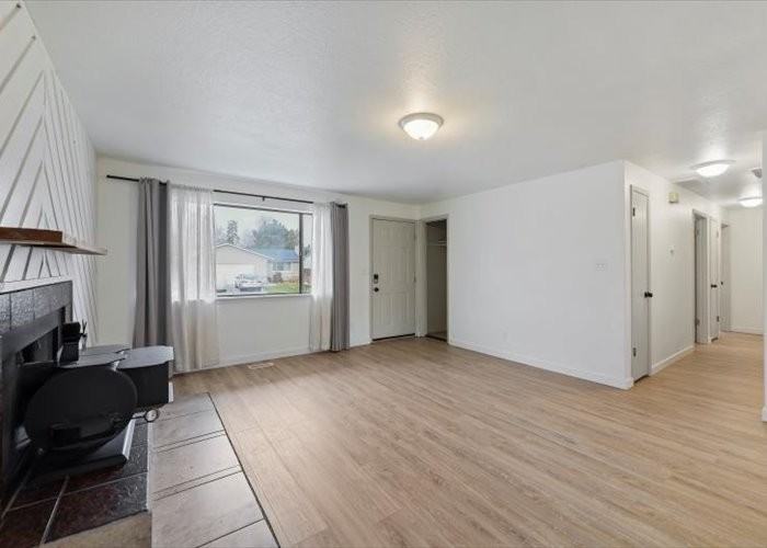 1319 East Victory Road #NA - Photo 3 of 19