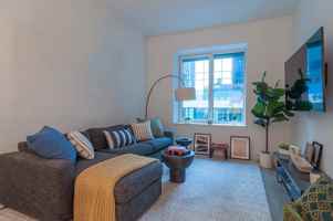 featured image of 10 Nevins Street