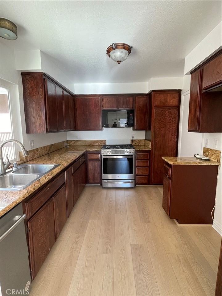 601 Hunter Street #601 - Photo 3 of 14